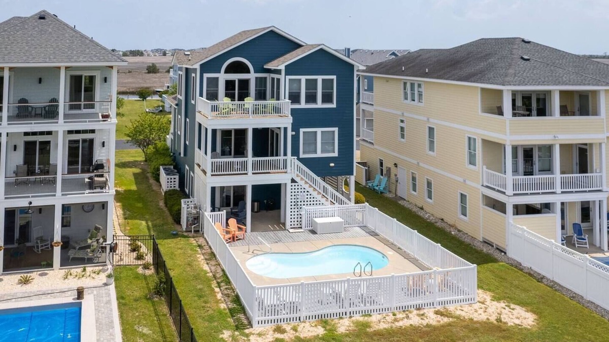 Manteo House | Waterfront,Pool,Game Room,Beach,DeepWaterAccess