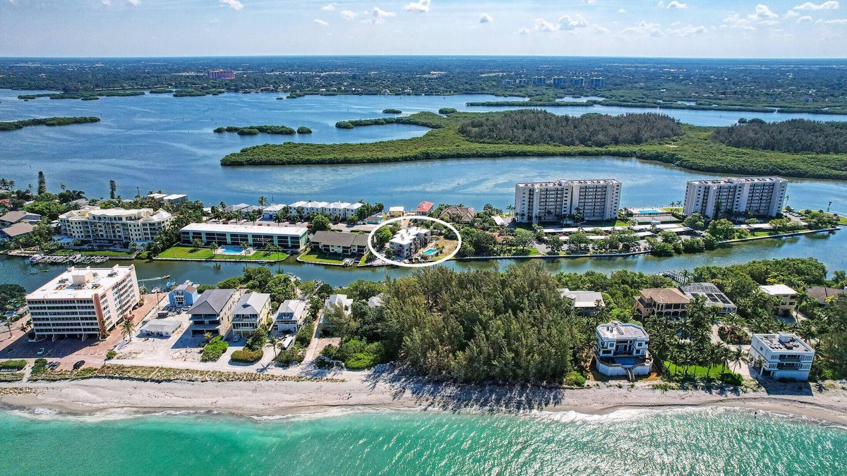 Siesta Key Condo | Waterfront/Pool mins to Siesta Key Beach- bikes/kayaks/SUPs incl-paddle to beach