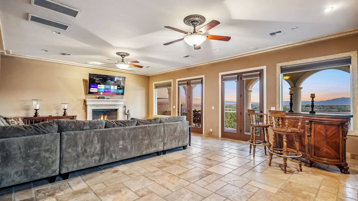 Bullhead City House | Waterfront Pool Spa Views Dock 7 bd