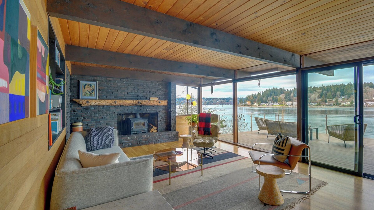 Retsil House | Waterfront Port Orchard Retreat w/Furnished Deck!