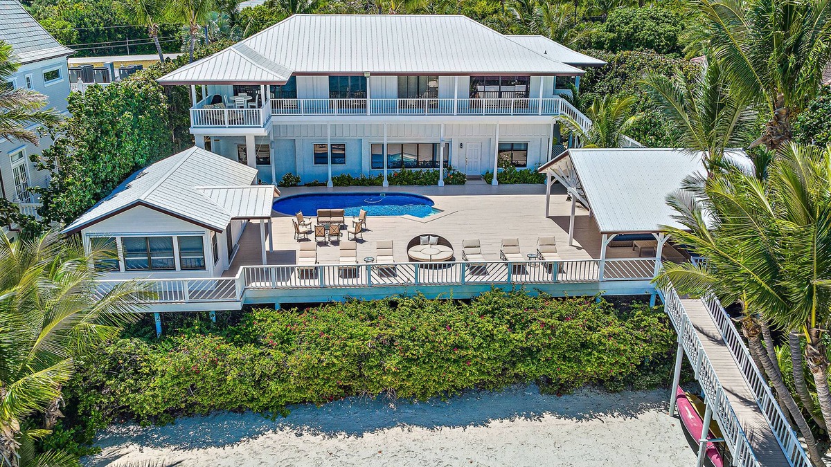 Jupiter House | Waterfront & Private Beach