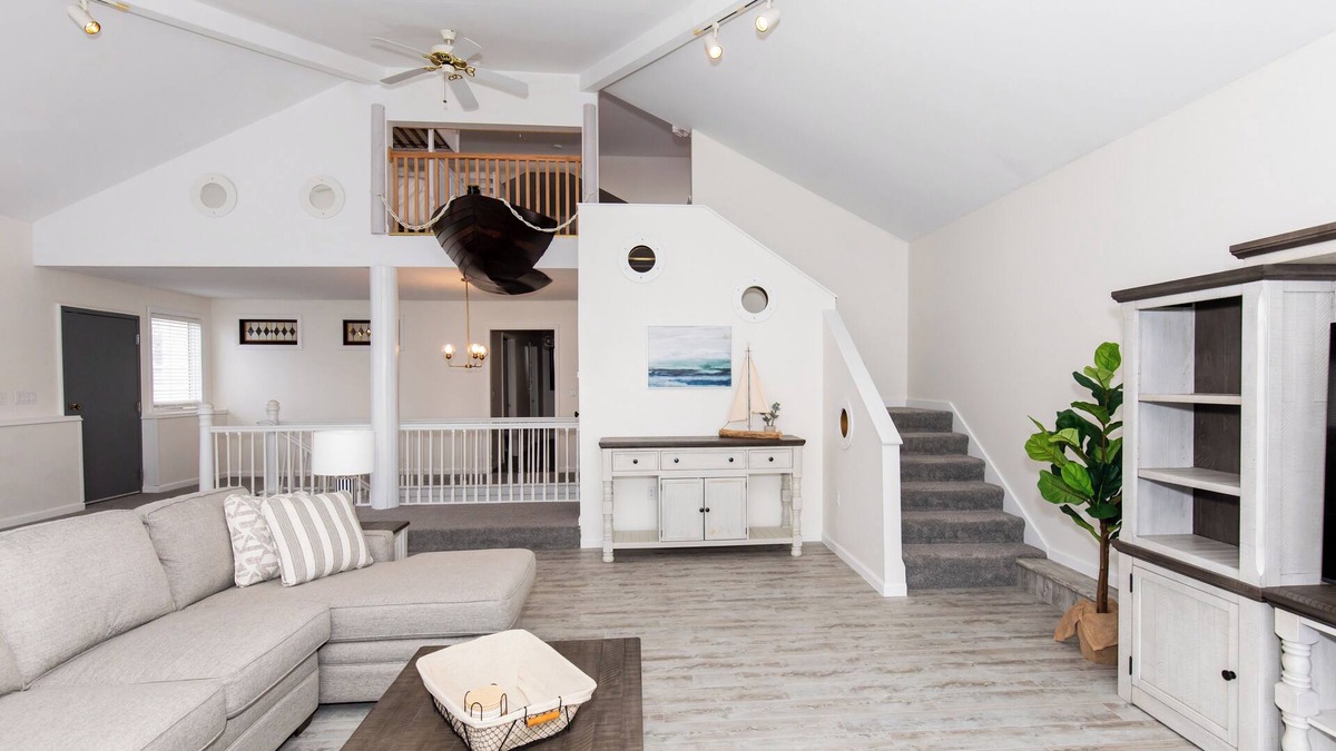 Sandusky House | WaterFront + Private Dock + View of Cedar Pt/Close to Sports Force and Kalahari