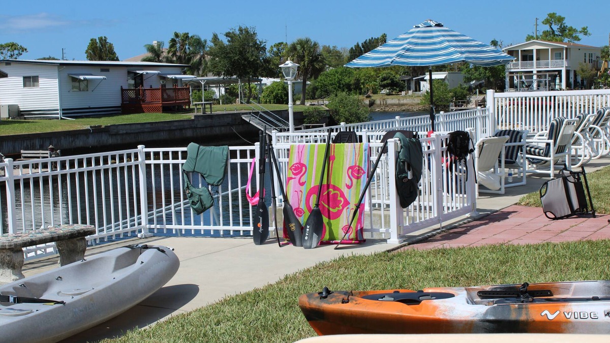 Signal Cove House | Waterfront/private dock. 4 kayaks and a canoe included! Pet friendly💕🐾🐠