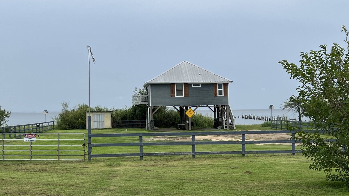 Lakeview  Jefferson County Cottage | Waterfront! Private Pier! Reel Relaxing, Real Fun On Sabine Lake