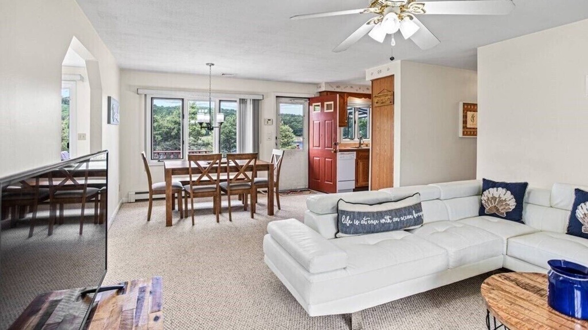 Sagamore Apartment | Waterfront property by the Cape Cod Canal