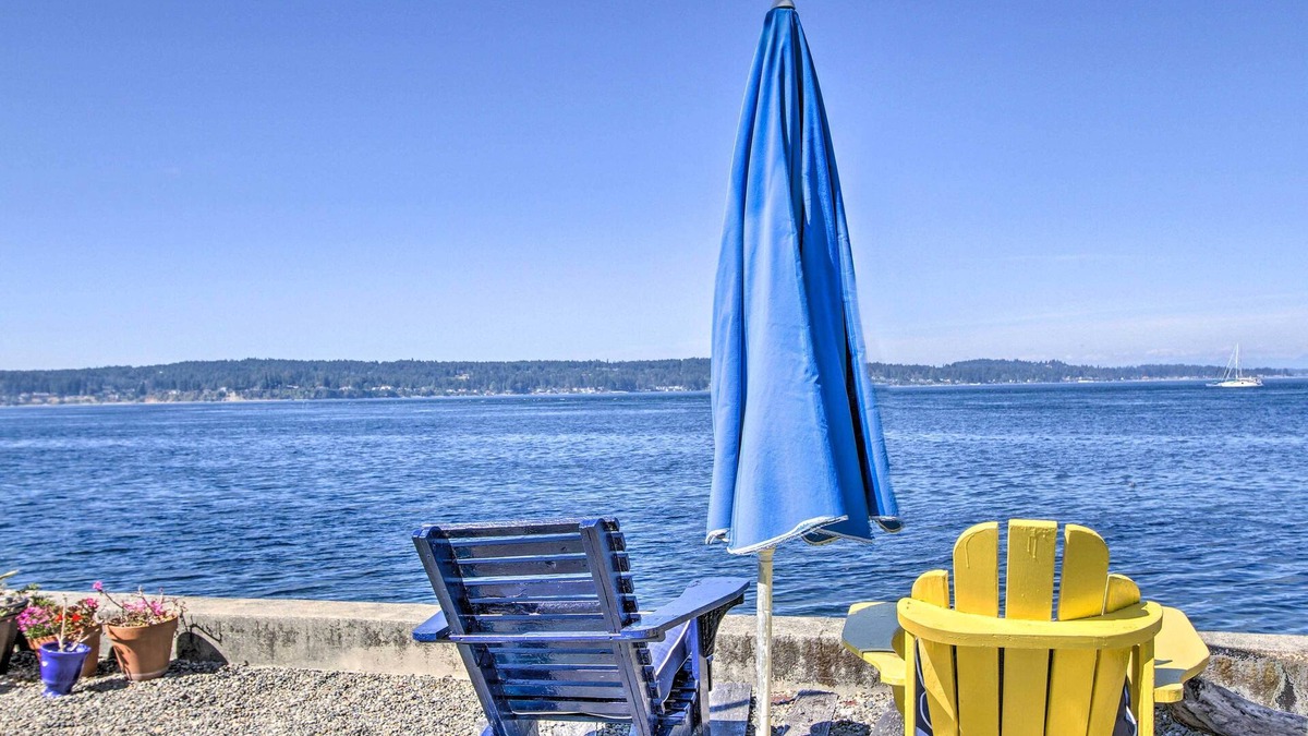 University Place Cottage | Waterfront Puget Sound Retreat: Steps to Beach!