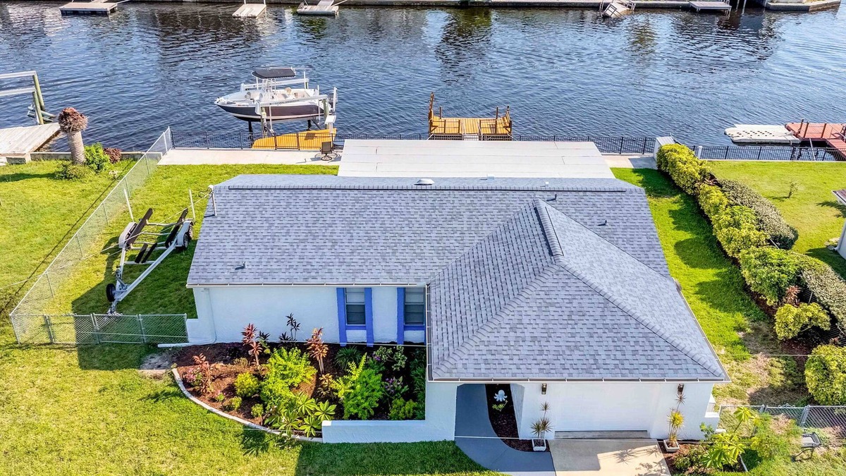 Spring Hill House | WATERFRONT RETREAT WITH DIRECT GULF ACCESS – GOLF CART, KAYAKS, BIKES & MORE!