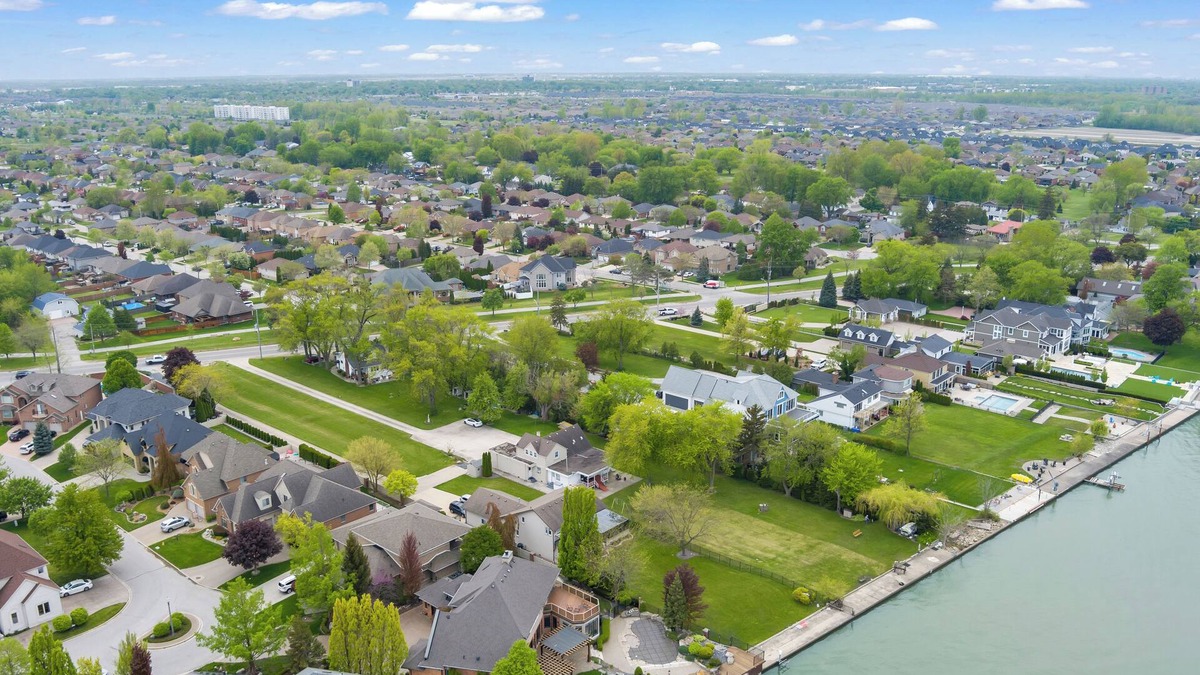 Woodslee House | Waterfront Retreat: 6BR Home, BBQ, Sleeps 10