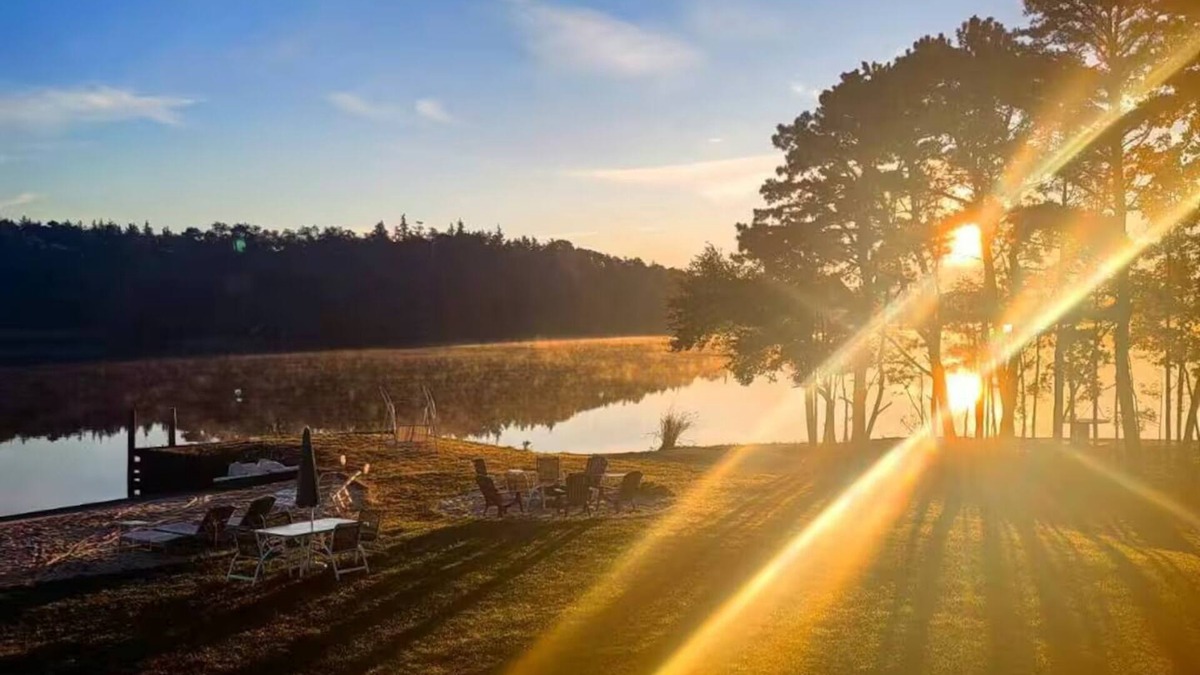 Elwood House | Waterfront Retreat on Mullica River. Private Beach, Firepit, Kayaks.
