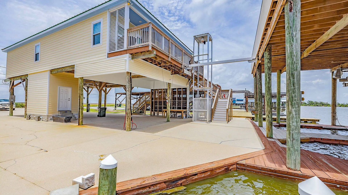 Chauvin Cabin | Waterfront Retreat w/Dock, Deck, & Ice Machine – Fish & Relax!