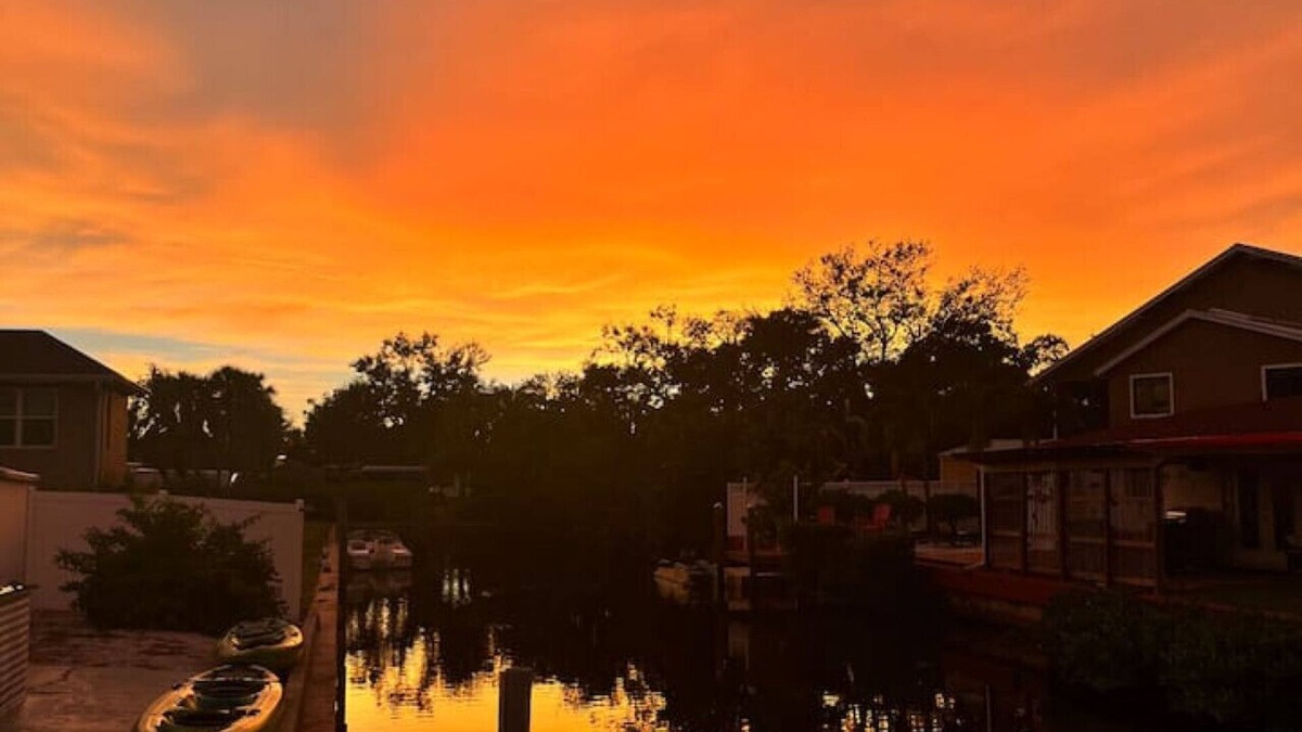 Laurel Apartment | Waterfront retreat with kayaks, walk to the beach