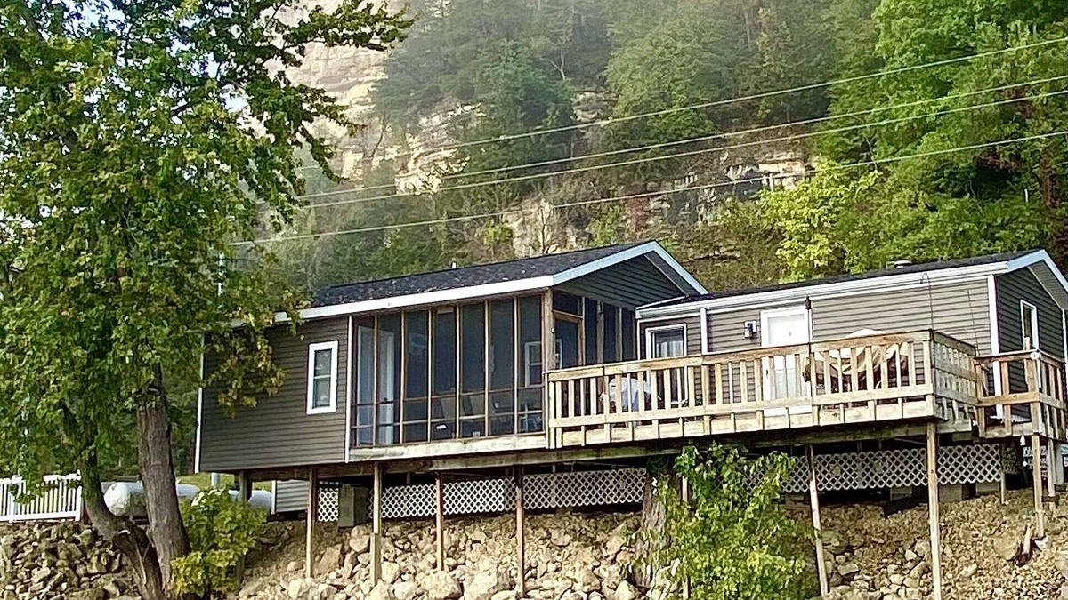 Harpers Ferry Cabin | Waterfront River Home