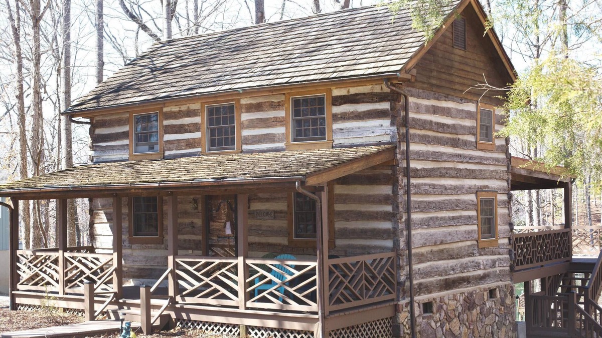 High Point Cabin | Waterfront rustic Cabin close to Bridgewater in the best cove on the lake!