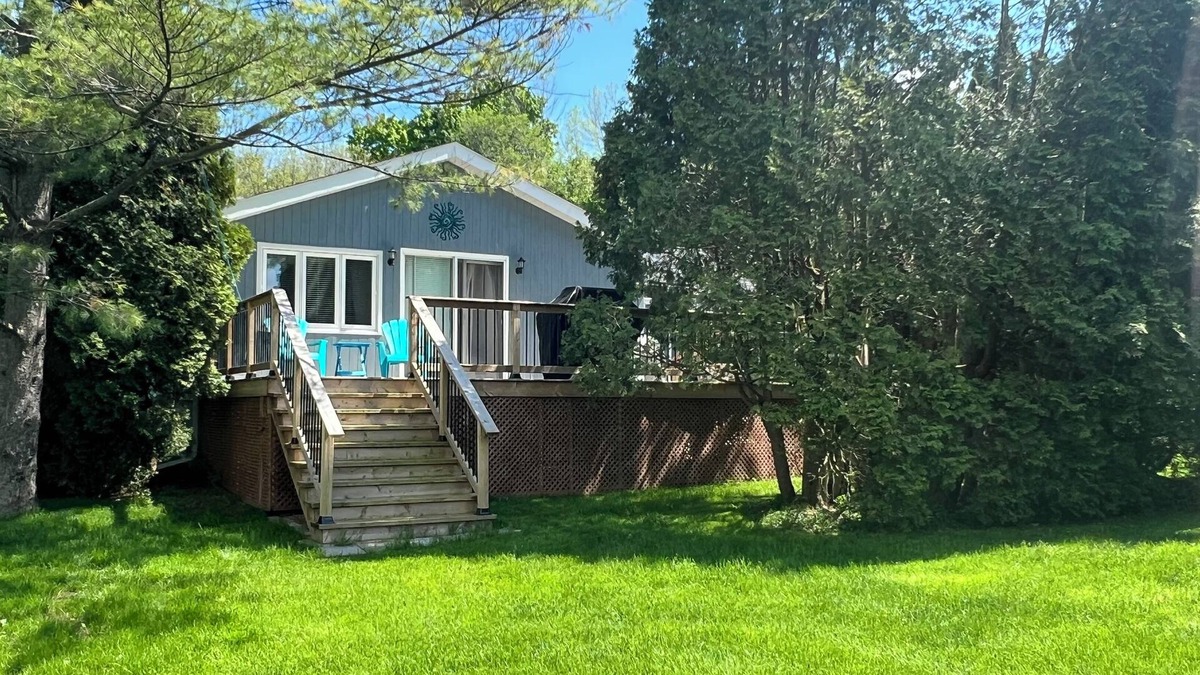 South Stormont House | WATERFRONT Seaside Bungalow. Amazing views on Island 17, Long Sault.