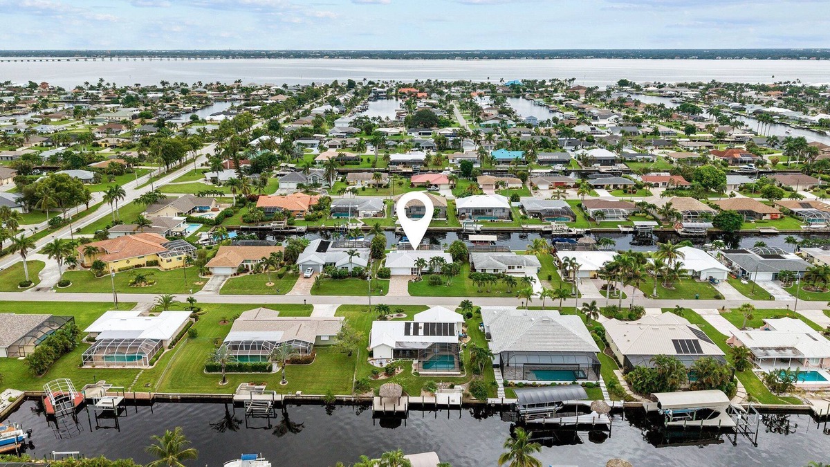 Caloosahatchee House | Waterfront Serenity beckons you to experience the ultimate canal-side retreat in stunning Cape Coral