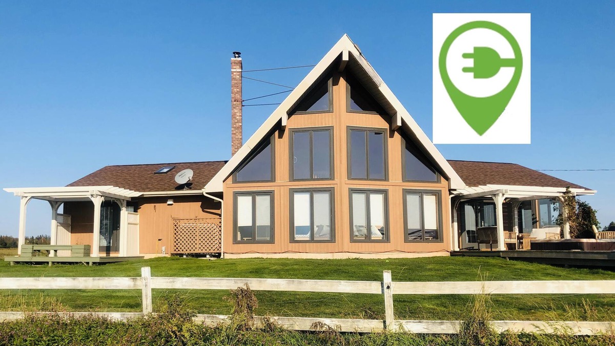 Vernon Bridge House | Waterfront, sleeps 12, Tesla Charger, 20 minutes from Charlottetown