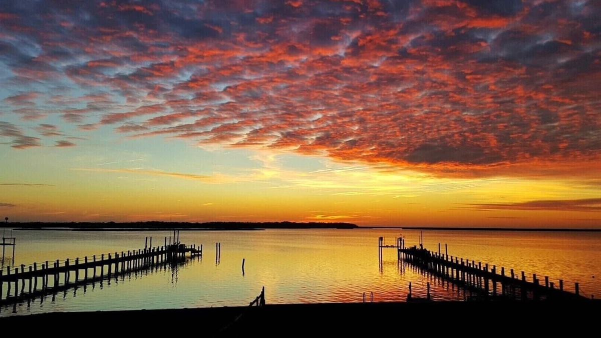 Colington House | Waterfront Soundfront, Fenced for Dogs 🐶, Kayak, Bikes, Beautiful Sunsets