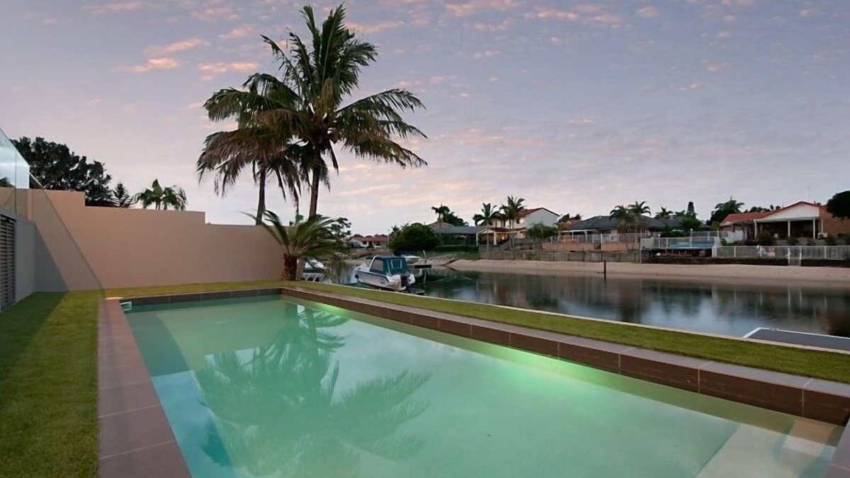 Mermaid Waters House | Waterfront Splendour – Luxurious waterfront living