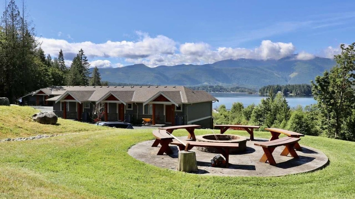 Port Alberni House | WATERFRONT townhouse at The Maples on beautiful Sproat Lake