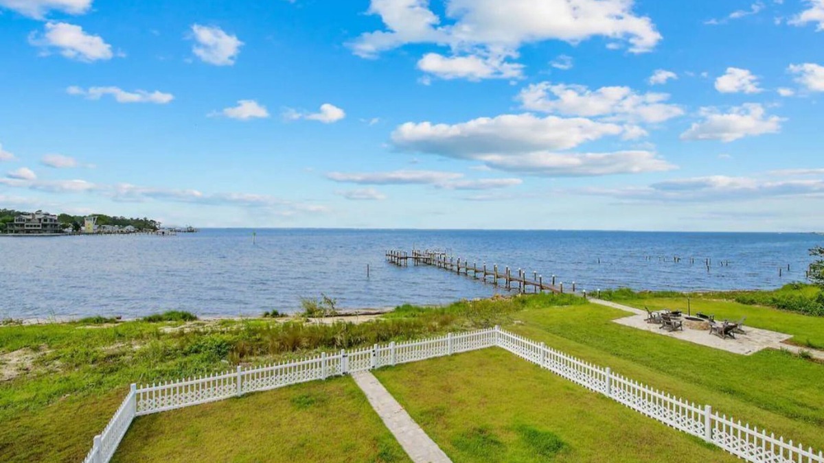 Freeport House | Waterfront