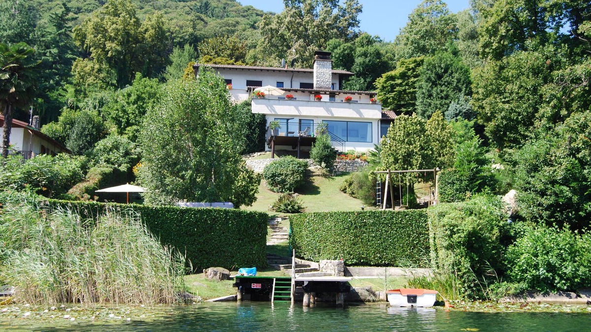 Barza Villa | Waterfront Villa with private dock at Lago di Monate