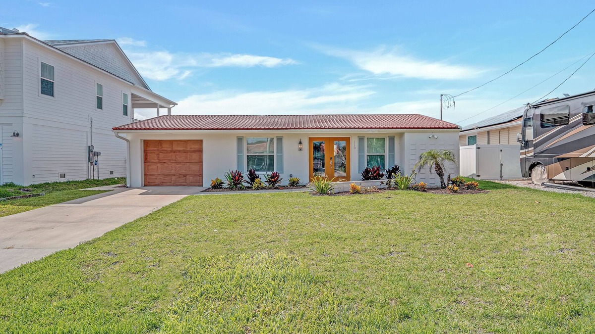 South Island House | WATERFRONT VACATION HOME! 2 BED + DEN 2 BATH. POOL HOME.