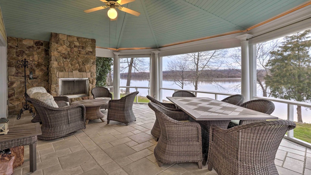 Prospect House | Waterfront Vacation Rental Near Louisville!