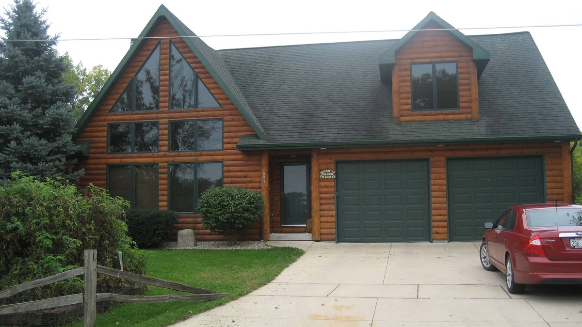 Oshkosh House | WATERFRONT VIEWS From EVERY Window! CABIN LODGE ON WATER & CLOSE TO EVERYTHING!