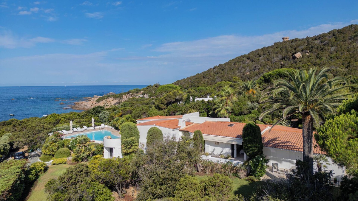 Isolella Villa | Waterfront, villa on the Isolella peninsula, 5 bedrooms, pool, sea view