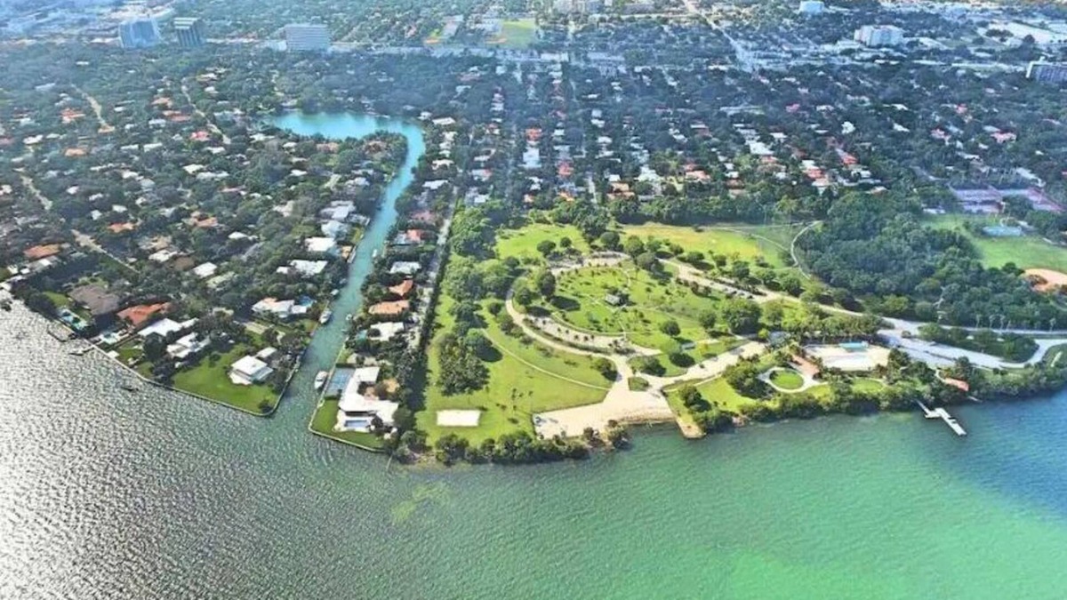 Northeast Miami Villa | Waterfront Villa