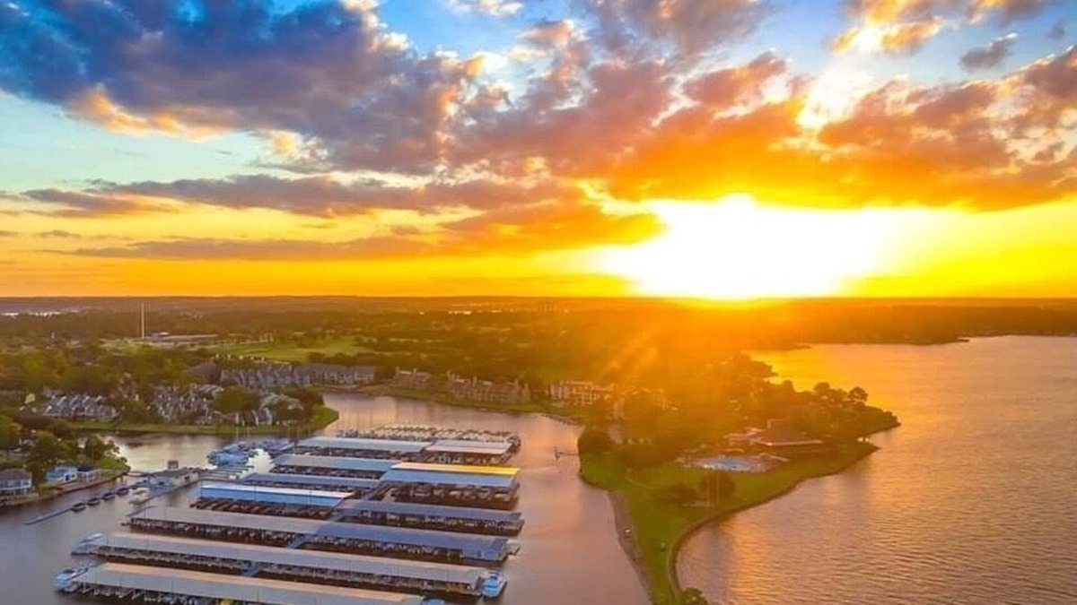 Walden on Lake Conroe Condo | Waterfront Walden Lodge! Discounted Monthly Stays!