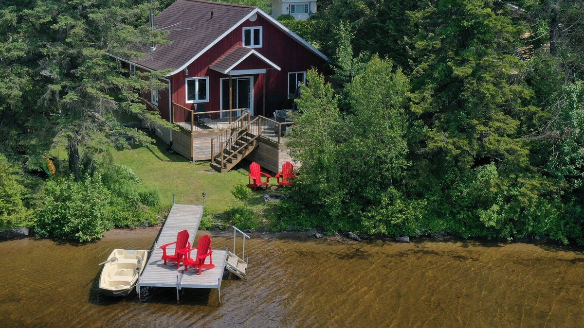 Eastman Ski Chalet | Waterfront with amazing sunset , inground salt spa and sauna