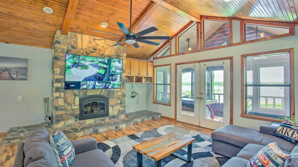 Yantis House | Waterfront Yantis Retreat w/Deck & Zipline!