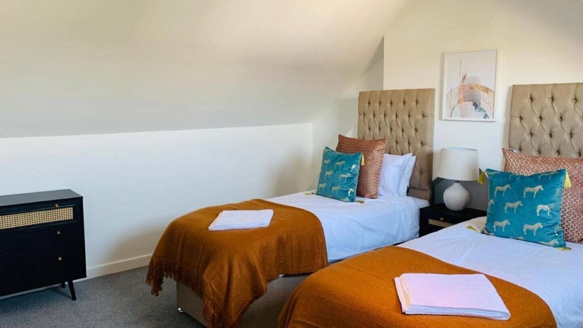Penylan House | Waterloo House 4 bedroom Sleeps11