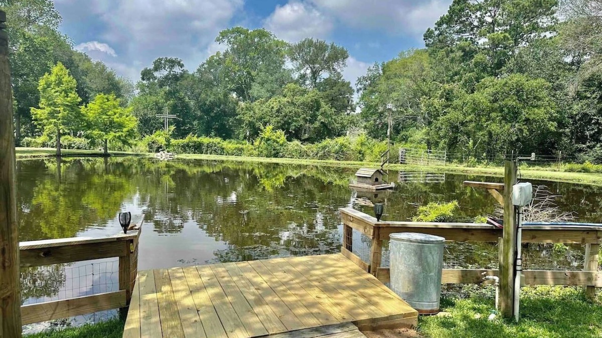 Tomball Cabin | Waters Edge Fishing Cabin