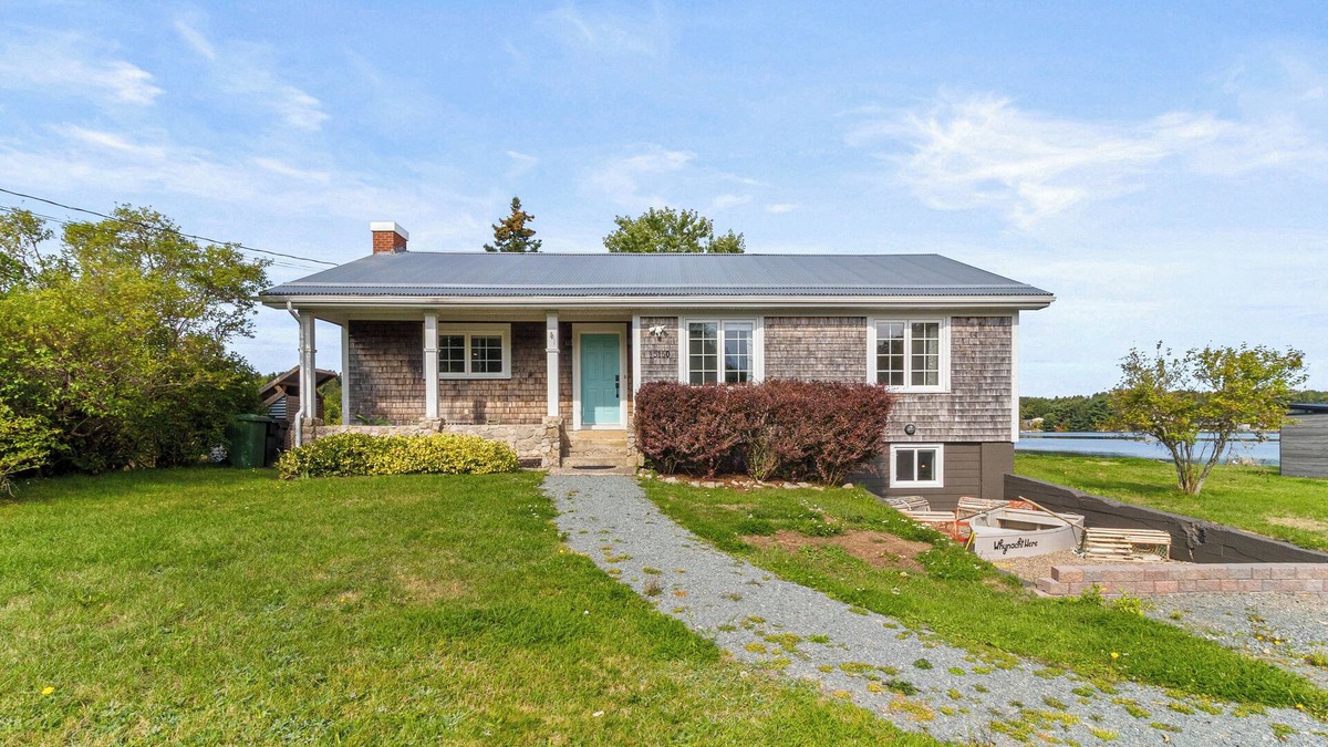 Tantallon House | Waters Edge on the Cove | Hot Tub Sleeps 11