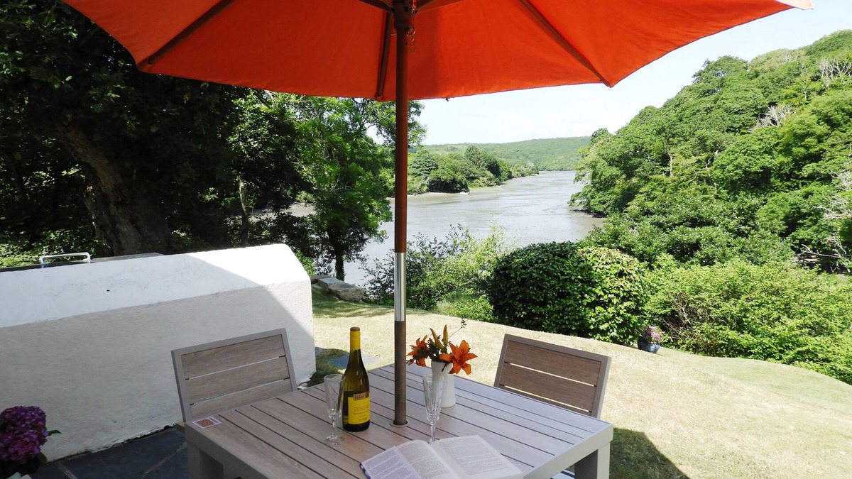 Mawgan Cottage | Waterside 16c Cottage No Neighbours, View, Boat, Foreshore, Garden. Very Private