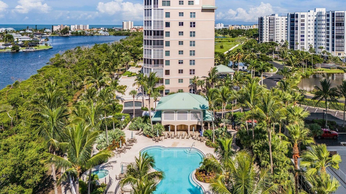 South Island Condo | Waterside #835: Bayscape Bliss 3BR/2BA Condo w/Pool!