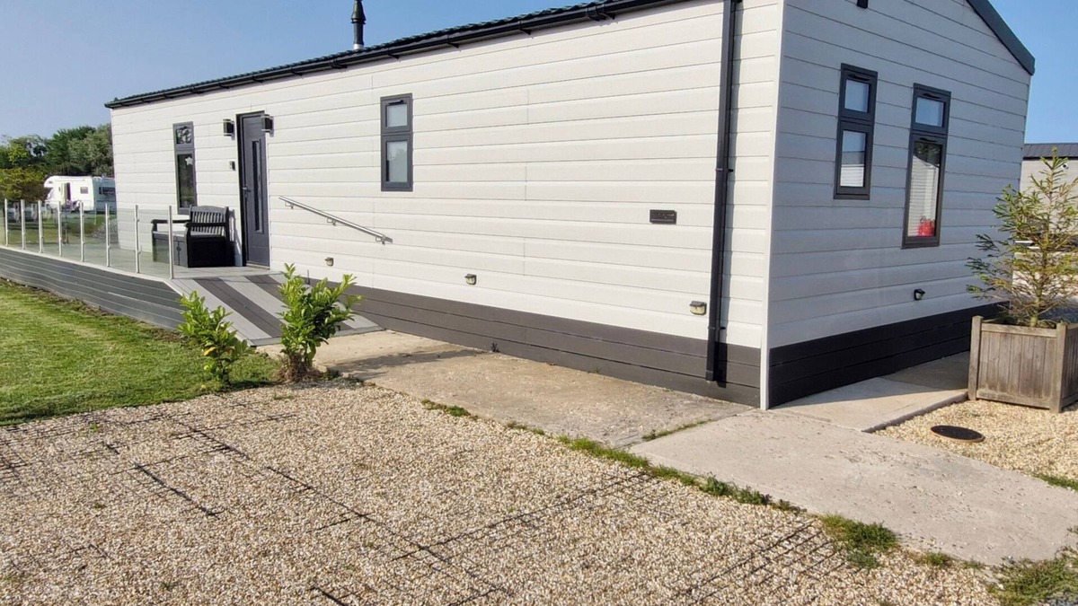 Sandilands Cabin | Waterside Lodge - Dog Friendly, Sutton on Sea