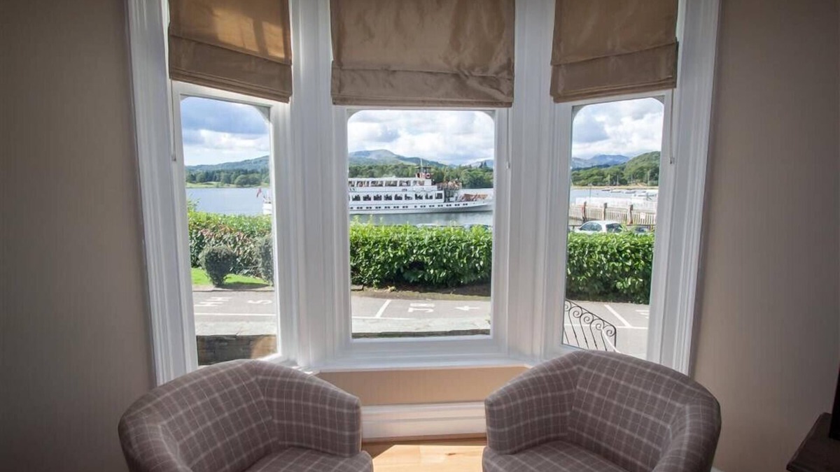 Waterhead Cottage | WATERSIDE, pet friendly, with a garden in Ambleside