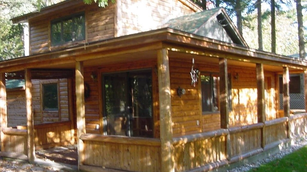 Cheboygan Cottage | Waterway Cottage; Michigans Inland Waterway/River/Mullett/Burt Lake/Straits Mack