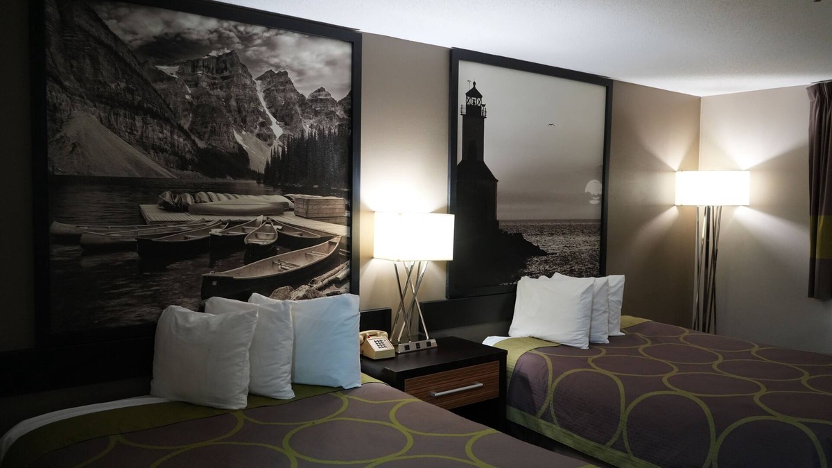 Watseka Hotel | Watseka 24 Inn & Suites