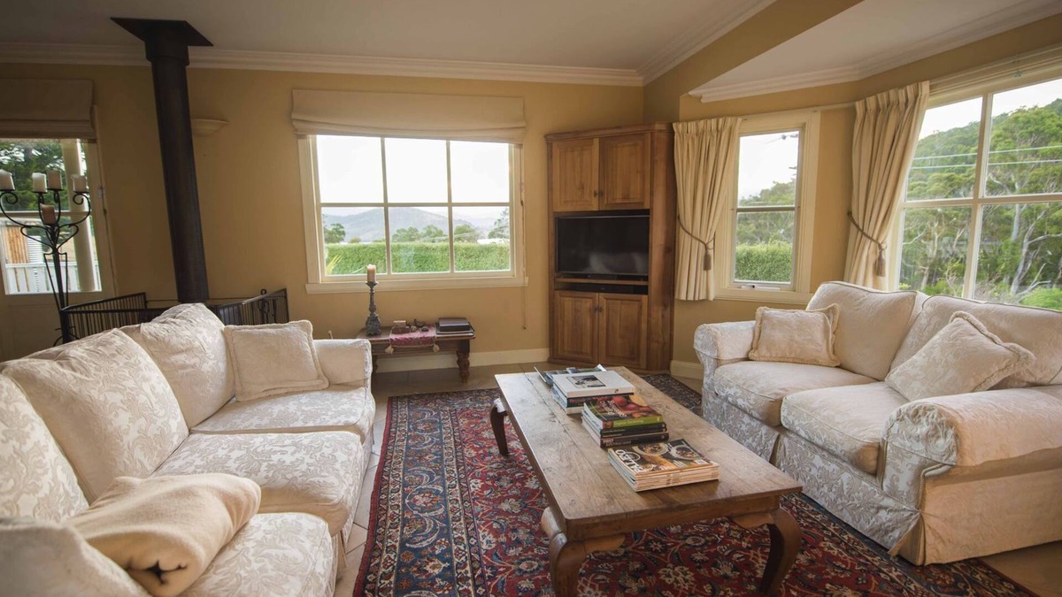 Wattle Grove House | Wattle Grove Homestead- Huon River Views