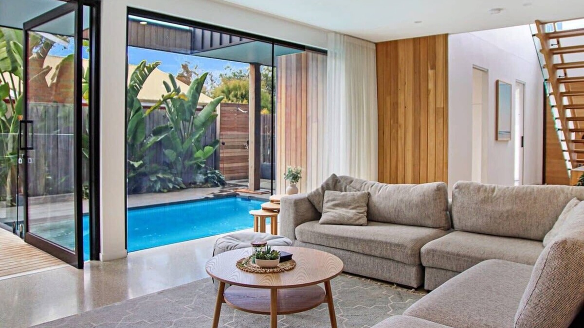 Barwon Heads House | Wattlebird Escape – Heated Pool, Pizza Oven, Sleeps 10