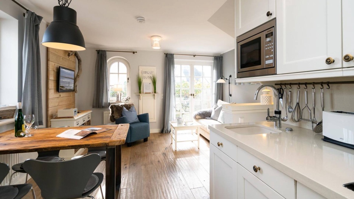 Rantum Apartment | Wattperle - Cozy 3-room apartment - 4 persons: Sea view, terrace,