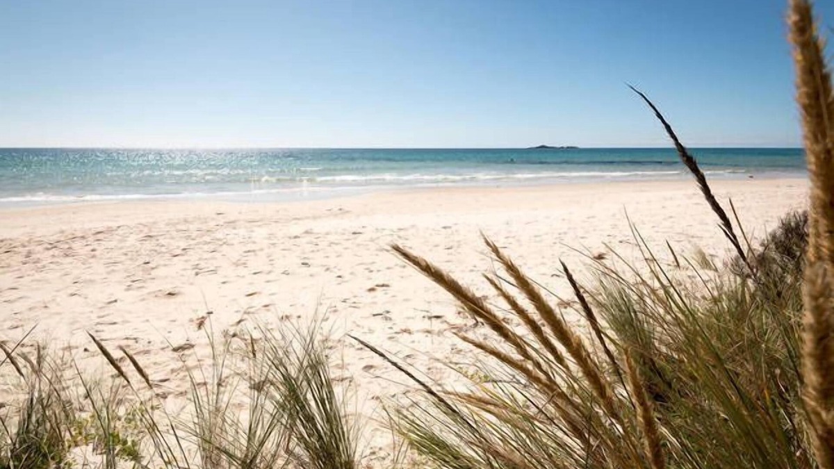 Sisters Beach House | Wave crest at Sisters Beach