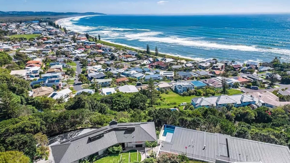 Lennox Head House | Wave Hill and The Pool House Lennox head