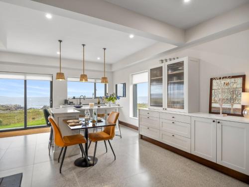 Roundstone Ski Chalet | Wave Watcher