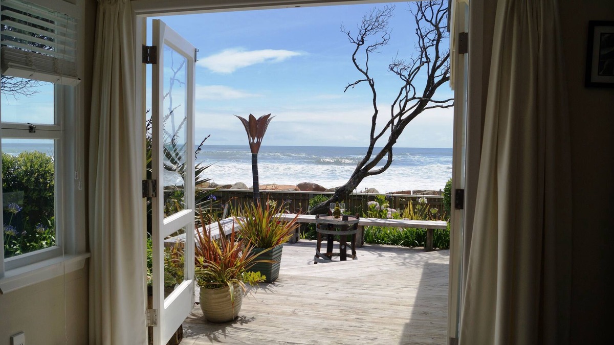Punakaiki House | Wave Watchers Retreat located in Punakaiki Village on a private beachfront site
