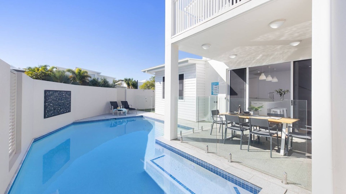 Mount Coolum House | Waves Beach House with views of Mt Coolum